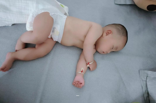 聊城几个月宝宝可以竖抱