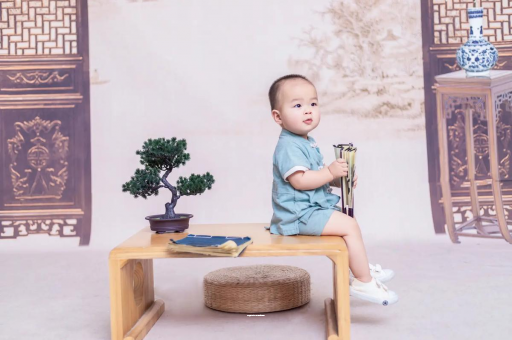 聊城宝宝眼睛肿是什么原因